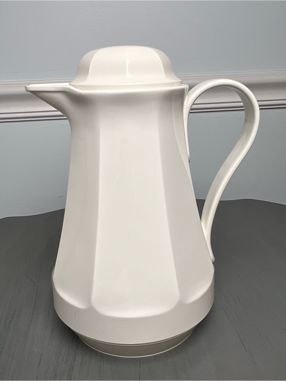 Thermos!! Vintage 1982 thermal carafe. Perfect condition. Coffee-tea lovers.